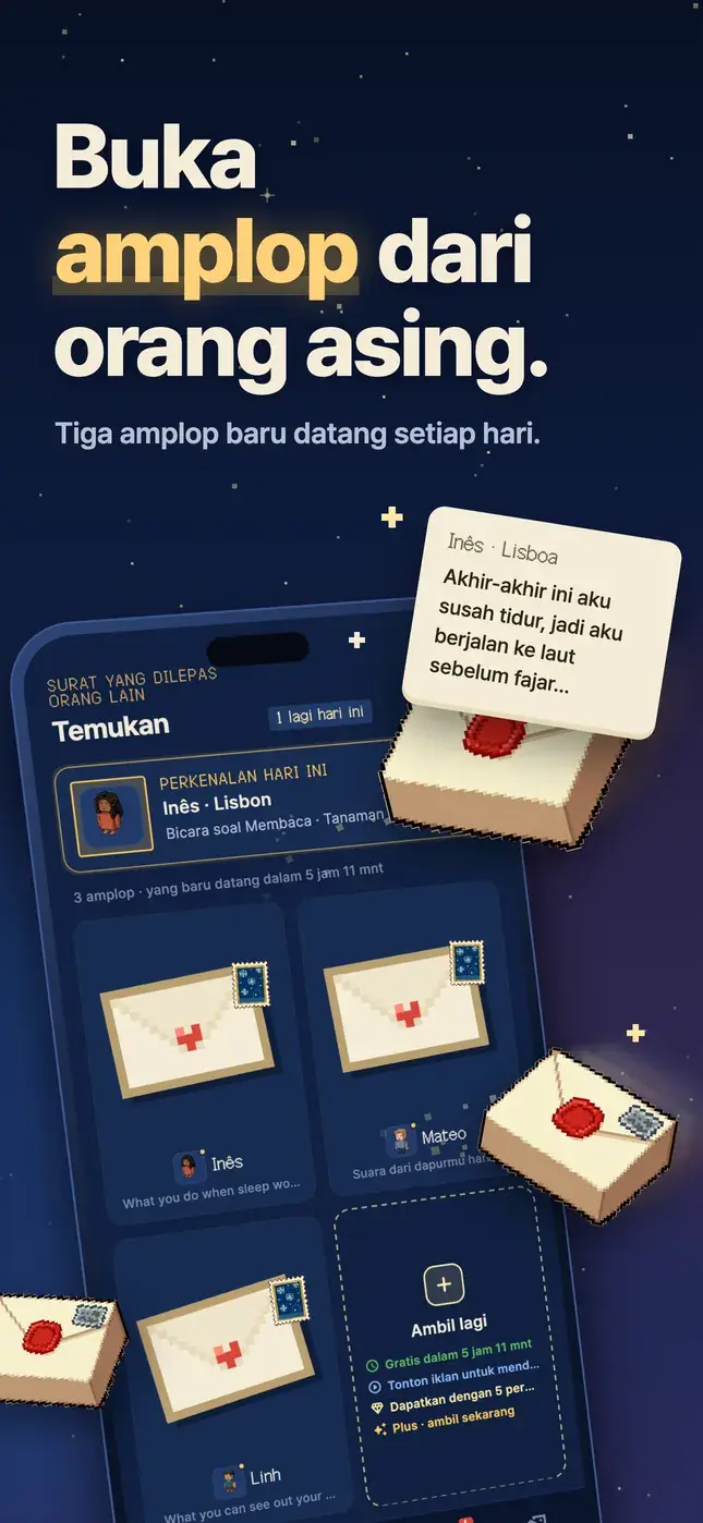 Buka amplop dari orang asing.